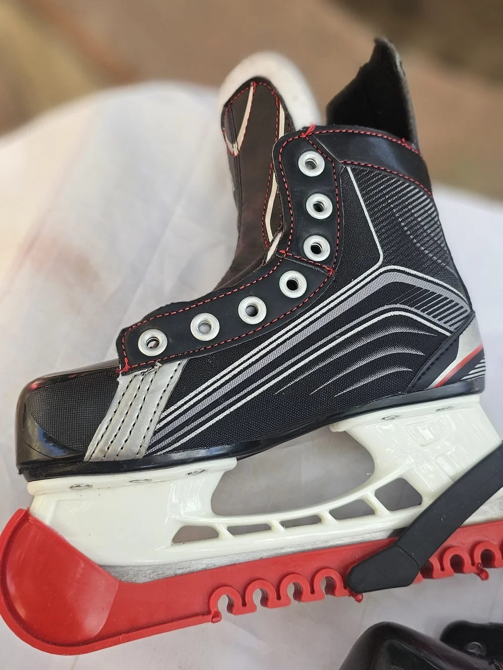 Bauer Vapor Kids' Black and Red Ice Skates
